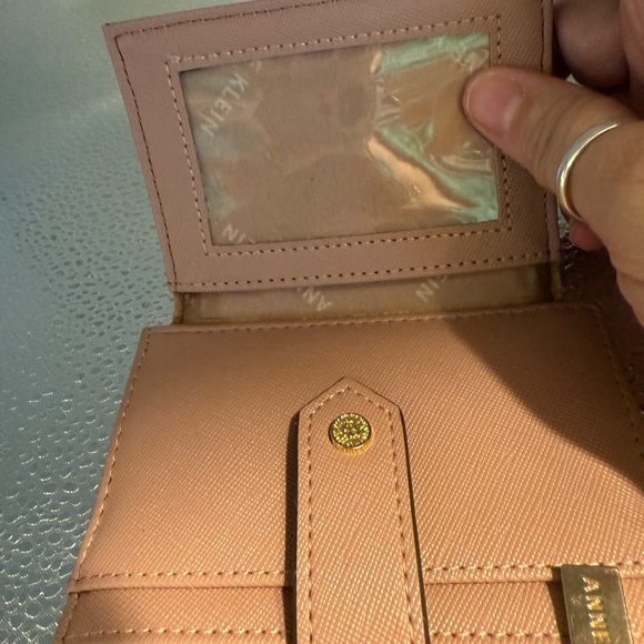 Elegant pale pink Anne Klein multiple pocket wallet. - Picture 10 of 10